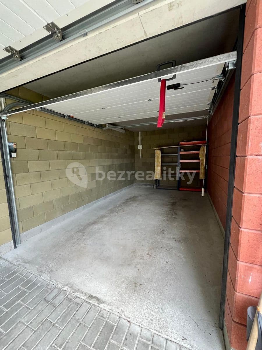 garage to rent, 16 m², Spojovací, České Budějovice, Jihočeský Region garage to rent, 16 m², Spojovací, České Budějovice, Jihočeský Region