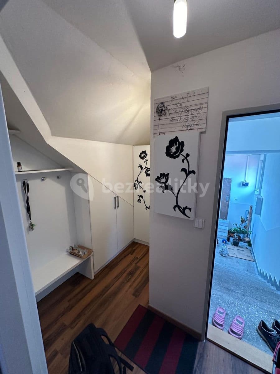 1 bedroom with open-plan kitchen flat to rent, 47 m², Hradešínská, Prague, Prague 1 bedroom with open-plan kitchen flat to rent, 47 m², Hradešínská, Prague, Prague