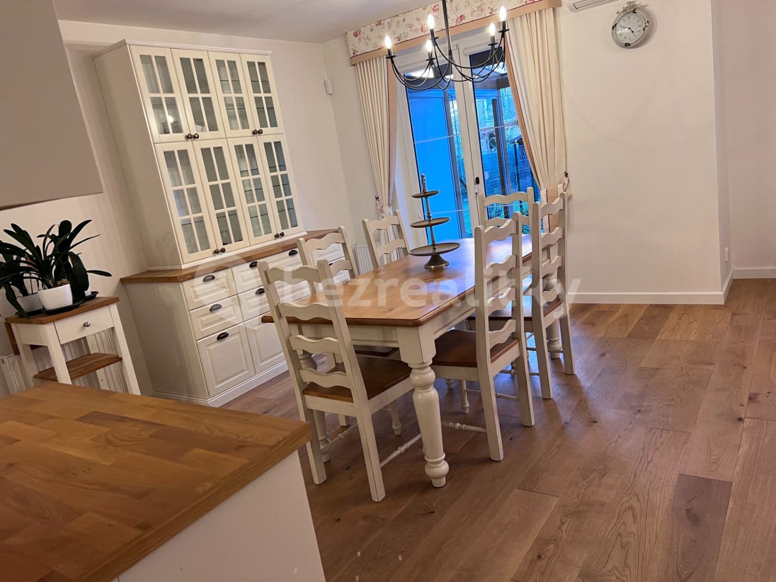 house to rent, 114 m², Okrajová, Líbeznice, Středočeský Region house to rent, 114 m², Okrajová, Líbeznice, Středočeský Region