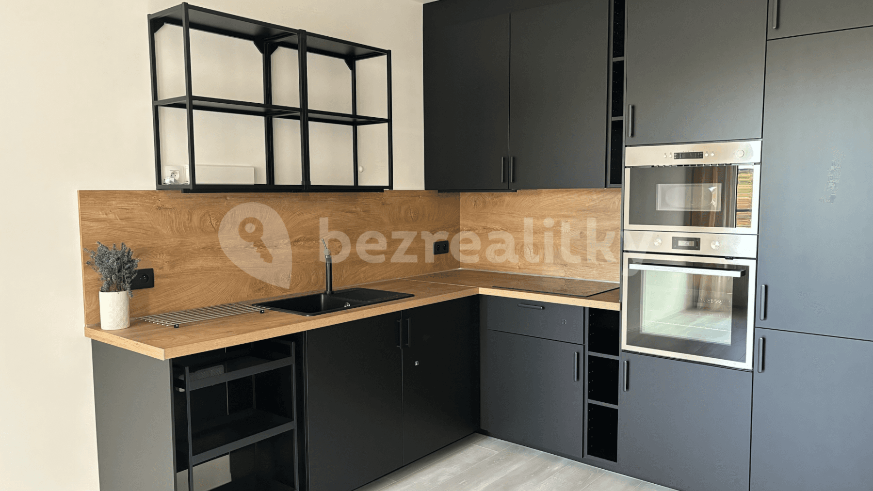 1 bedroom with open-plan kitchen flat to rent, 43 m², Thomasova, Prague, Prague 1 bedroom with open-plan kitchen flat to rent, 43 m², Thomasova, Prague, Prague