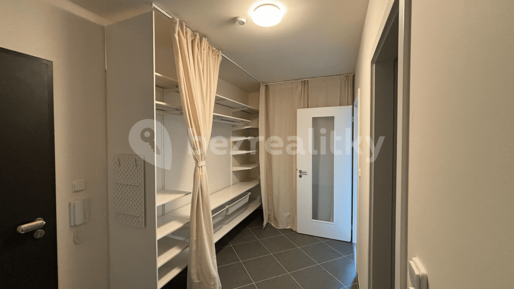 1 bedroom with open-plan kitchen flat to rent, 43 m², Thomasova, Prague, Prague 1 bedroom with open-plan kitchen flat to rent, 43 m², Thomasova, Prague, Prague