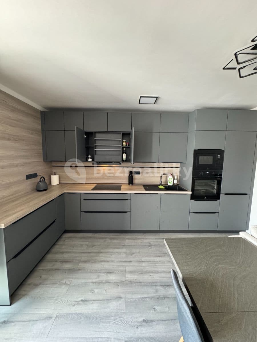 2 bedroom with open-plan kitchen flat to rent, 65 m², Na Dražkách, Beroun, Středočeský Region 2 bedroom with open-plan kitchen flat to rent, 65 m², Na Dražkách, Beroun, Středočeský Region