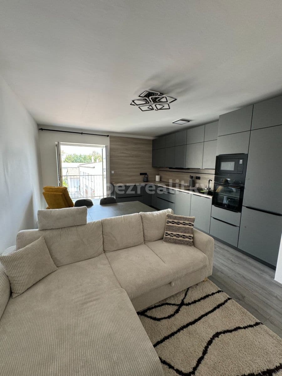 2 bedroom with open-plan kitchen flat to rent, 65 m², Na Dražkách, Beroun, Středočeský Region 2 bedroom with open-plan kitchen flat to rent, 65 m², Na Dražkách, Beroun, Středočeský Region