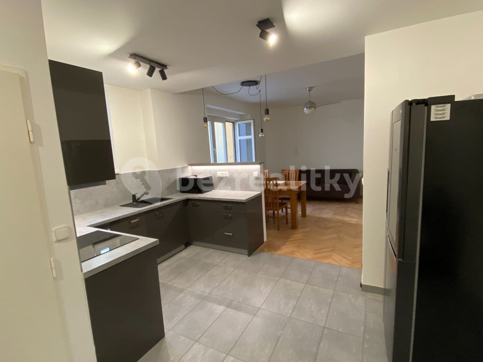 2 bedroom with open-plan kitchen flat to rent, 72 m², Grafická, Prague, Prague 2 bedroom with open-plan kitchen flat to rent, 72 m², Grafická, Prague, Prague