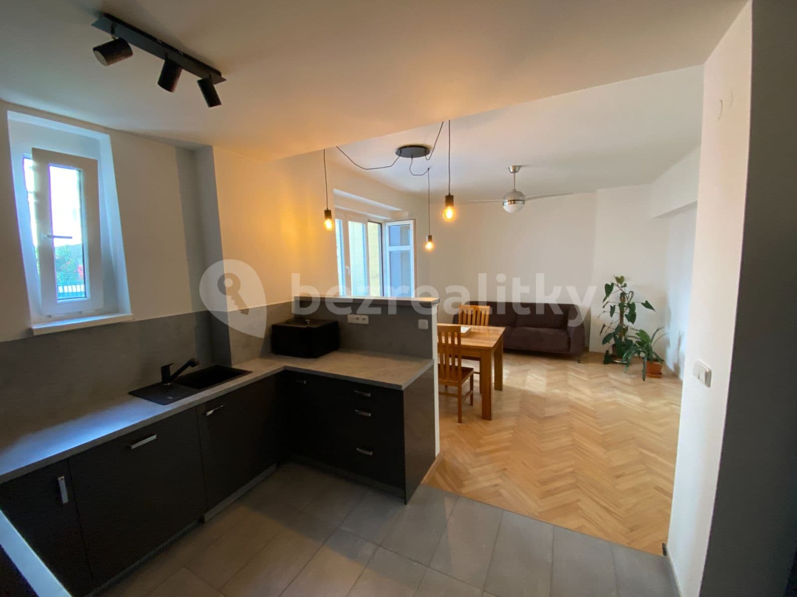 2 bedroom with open-plan kitchen flat to rent, 72 m², Grafická, Prague, Prague 2 bedroom with open-plan kitchen flat to rent, 72 m², Grafická, Prague, Prague