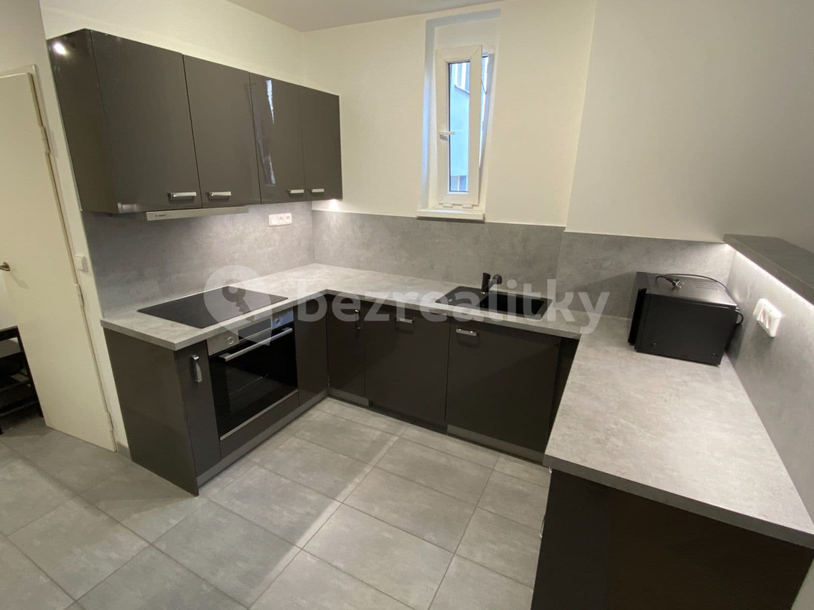 2 bedroom with open-plan kitchen flat to rent, 72 m², Grafická, Prague, Prague 2 bedroom with open-plan kitchen flat to rent, 72 m², Grafická, Prague, Prague