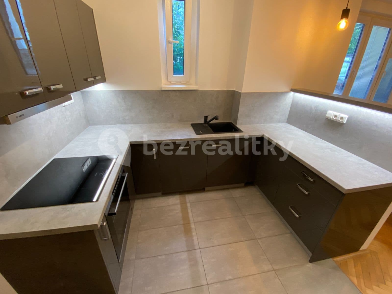 2 bedroom with open-plan kitchen flat to rent, 72 m², Grafická, Prague, Prague 2 bedroom with open-plan kitchen flat to rent, 72 m², Grafická, Prague, Prague