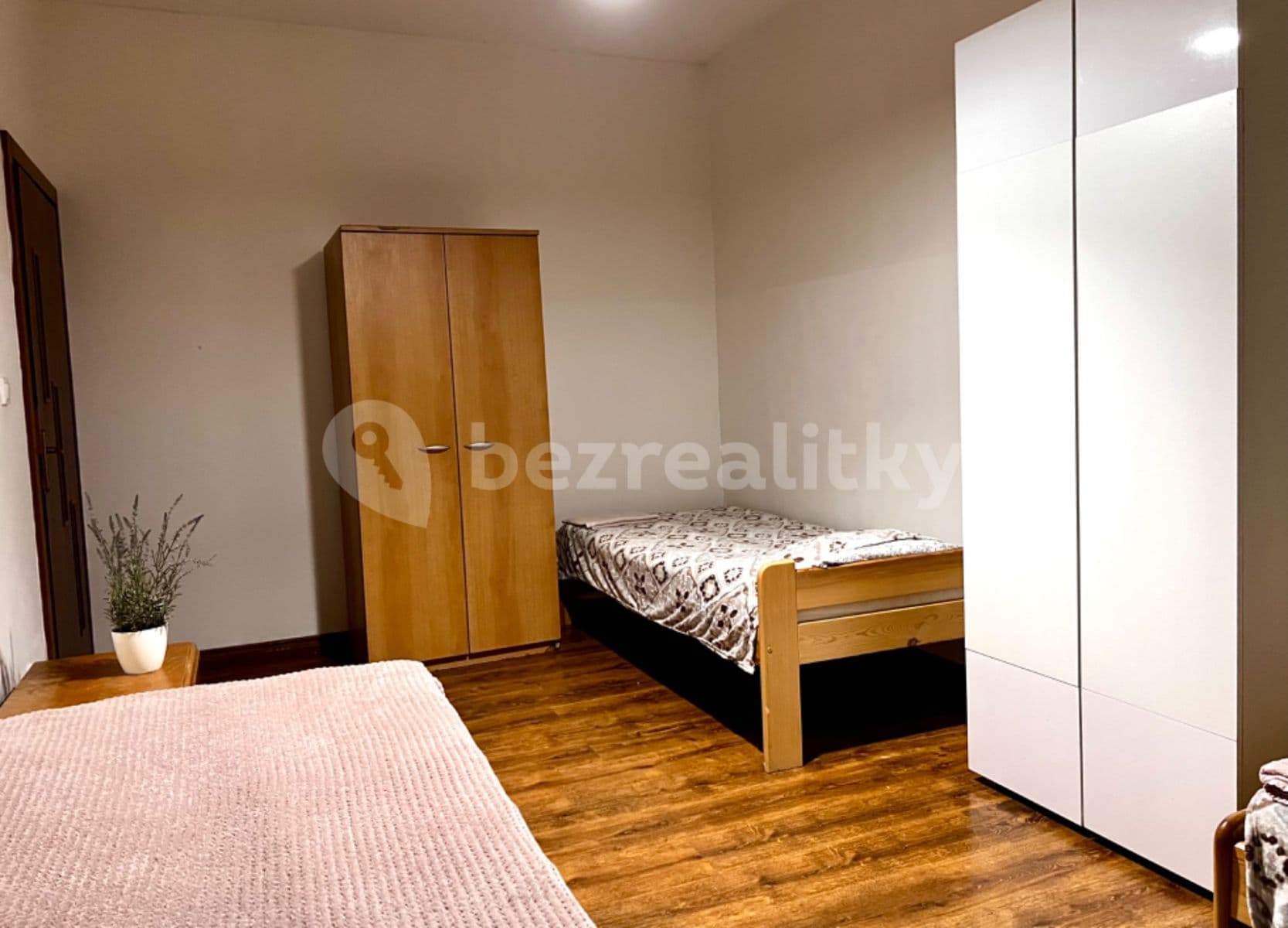 Studio flat to rent, 120 m², Vlašimská, Benešov, Středočeský Region Studio flat to rent, 120 m², Vlašimská, Benešov, Středočeský Region