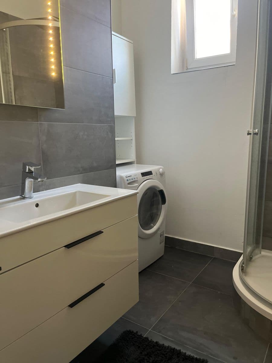 1 bedroom with open-plan kitchen flat to rent, 44 m², Amálská, Kladno, Středočeský Region 1 bedroom with open-plan kitchen flat to rent, 44 m², Amálská, Kladno, Středočeský Region
