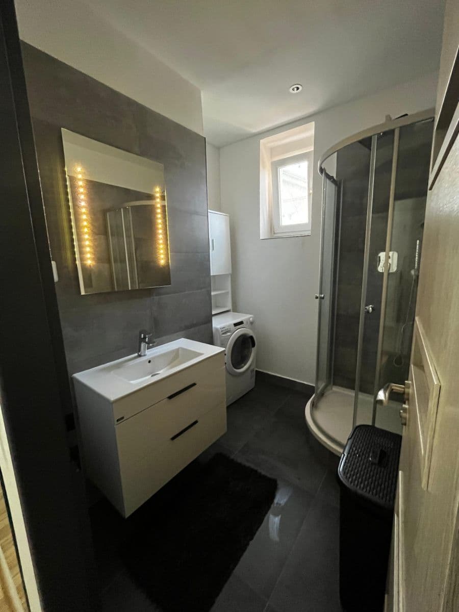 1 bedroom with open-plan kitchen flat to rent, 44 m², Amálská, Kladno, Středočeský Region 1 bedroom with open-plan kitchen flat to rent, 44 m², Amálská, Kladno, Středočeský Region