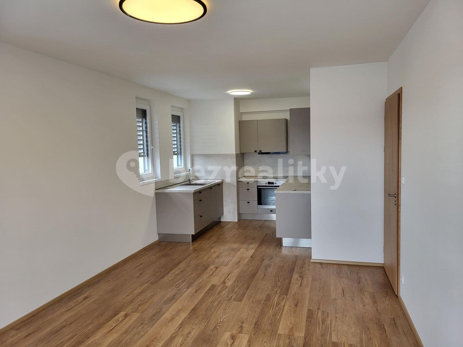 1 bedroom with open-plan kitchen flat to rent, 54 m², Pod Harfou, Prague, Prague 1 bedroom with open-plan kitchen flat to rent, 54 m², Pod Harfou, Prague, Prague