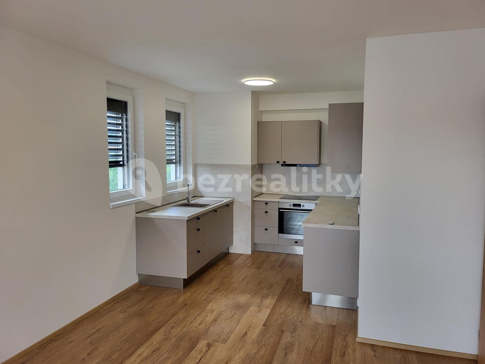 1 bedroom with open-plan kitchen flat to rent, 54 m², Pod Harfou, Prague, Prague 1 bedroom with open-plan kitchen flat to rent, 54 m², Pod Harfou, Prague, Prague