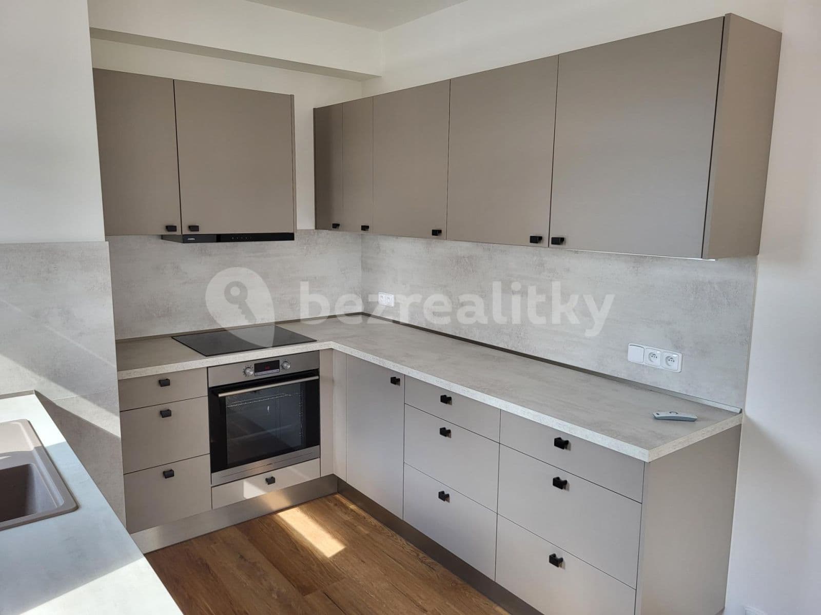 1 bedroom with open-plan kitchen flat to rent, 54 m², Pod Harfou, Prague, Prague 1 bedroom with open-plan kitchen flat to rent, 54 m², Pod Harfou, Prague, Prague
