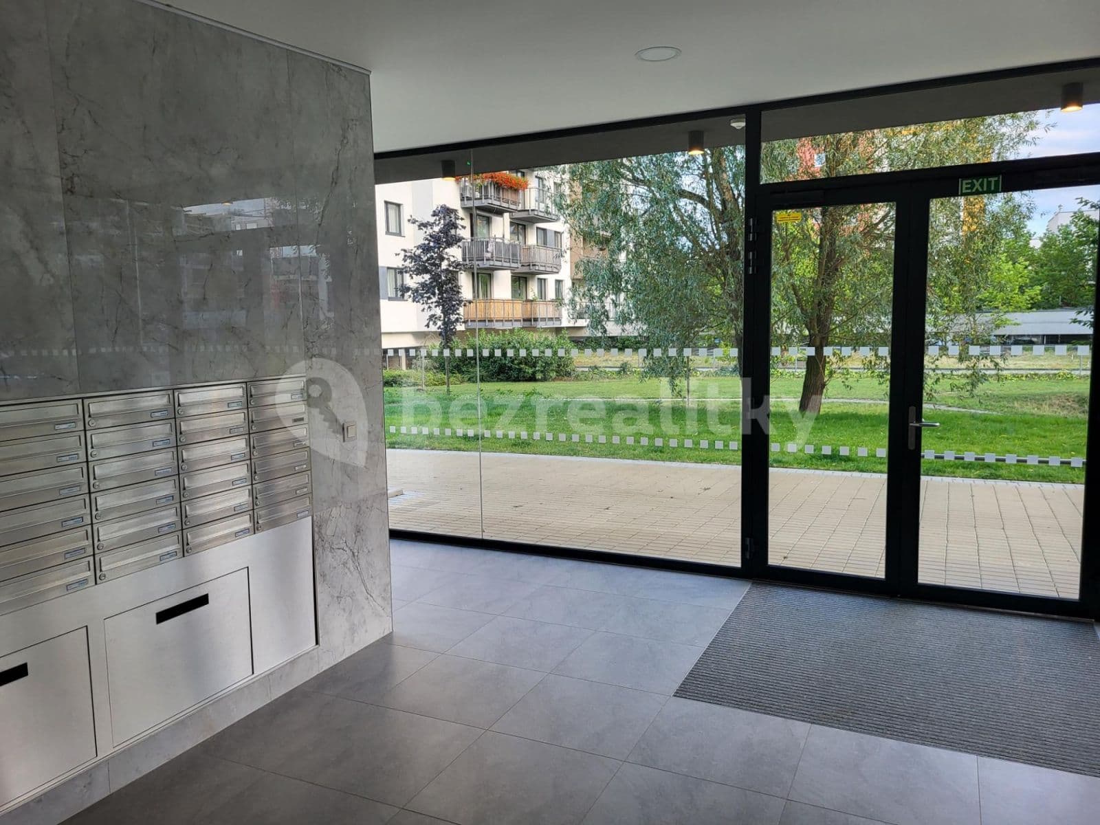 1 bedroom with open-plan kitchen flat to rent, 54 m², Pod Harfou, Prague, Prague 1 bedroom with open-plan kitchen flat to rent, 54 m², Pod Harfou, Prague, Prague