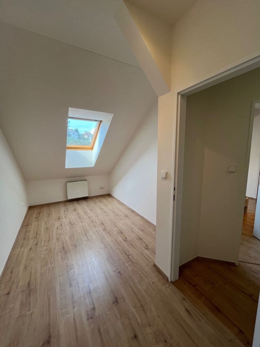 3 bedroom with open-plan kitchen flat to rent, 100 m², Pod Kavalírkou, Prague, Prague 3 bedroom with open-plan kitchen flat to rent, 100 m², Pod Kavalírkou, Prague, Prague