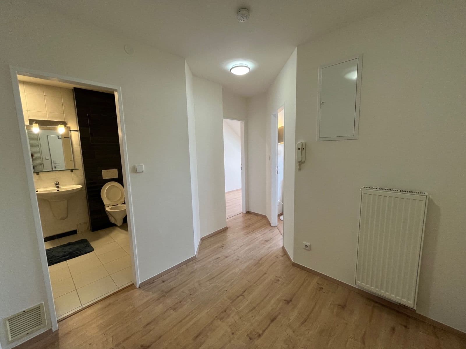 3 bedroom with open-plan kitchen flat to rent, 100 m², Pod Kavalírkou, Prague, Prague 3 bedroom with open-plan kitchen flat to rent, 100 m², Pod Kavalírkou, Prague, Prague
