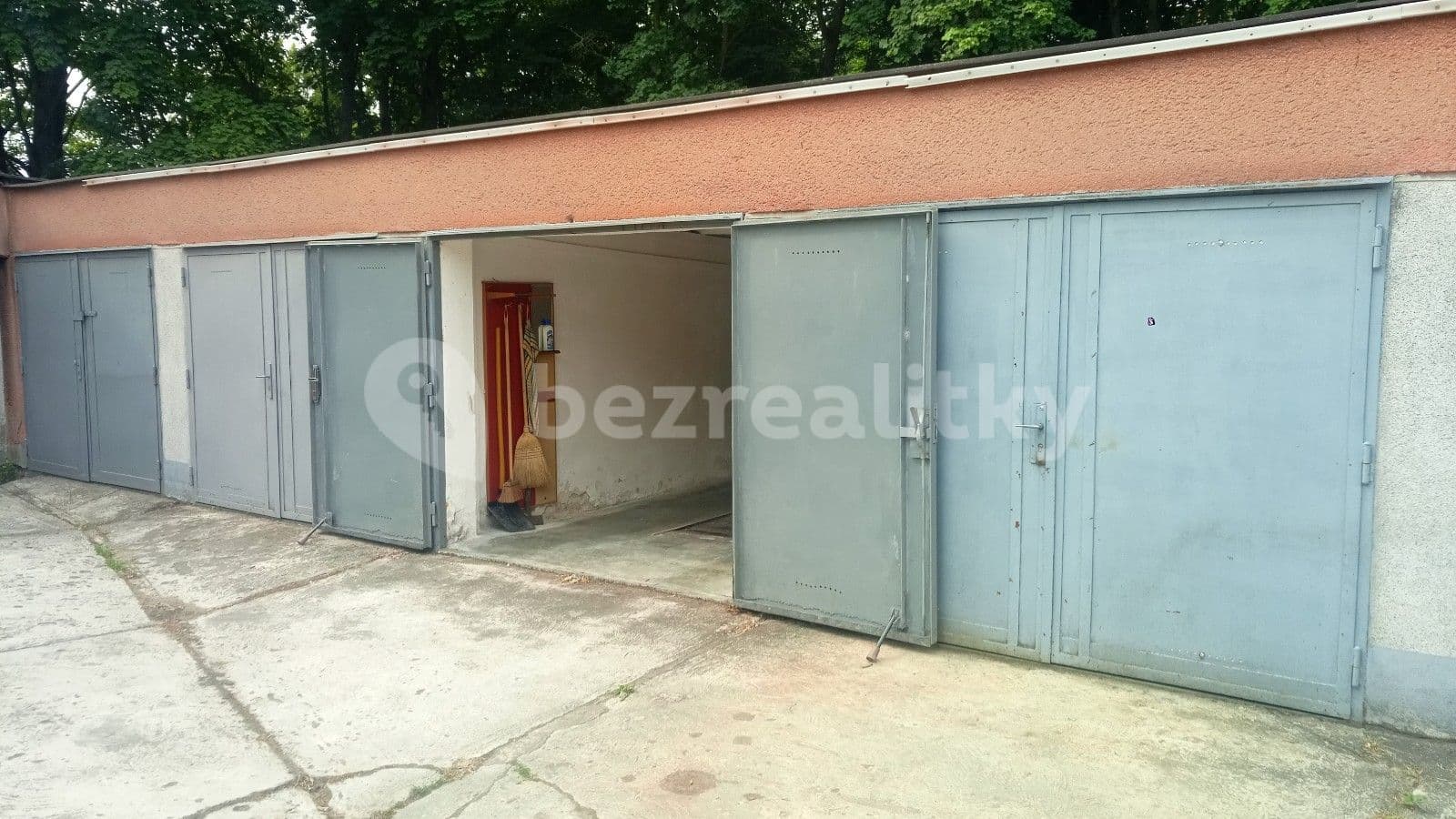 garage to rent, 18 m², Šrámkova, Brno, Jihomoravský Region garage to rent, 18 m², Šrámkova, Brno, Jihomoravský Region