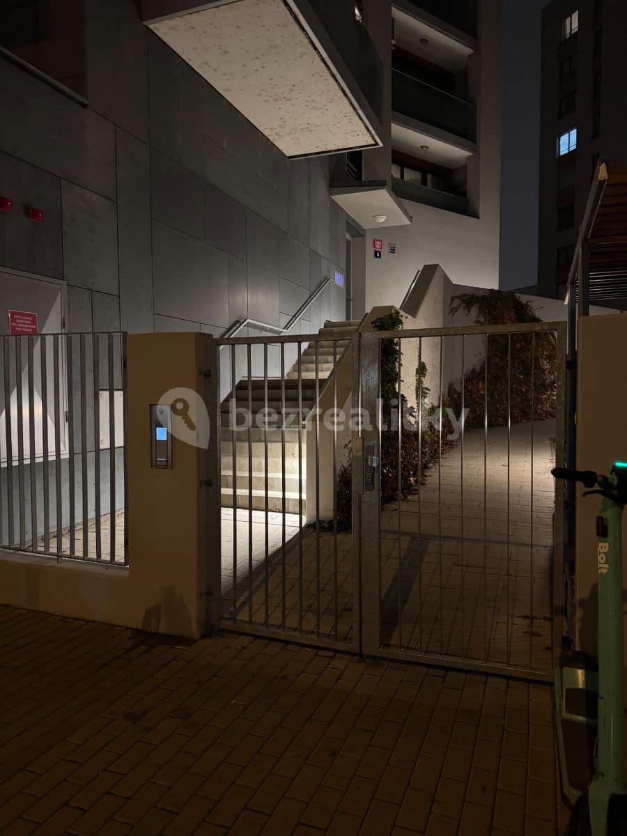 1 bedroom with open-plan kitchen flat to rent, 50 m², V Háji, Prague, Prague 1 bedroom with open-plan kitchen flat to rent, 50 m², V Háji, Prague, Prague