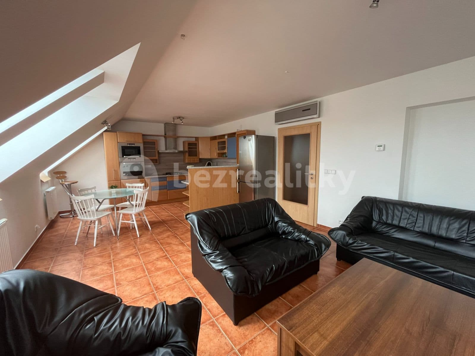 2 bedroom with open-plan kitchen flat to rent, 120 m², Bohatcova, Brno, Jihomoravský Region 2 bedroom with open-plan kitchen flat to rent, 120 m², Bohatcova, Brno, Jihomoravský Region