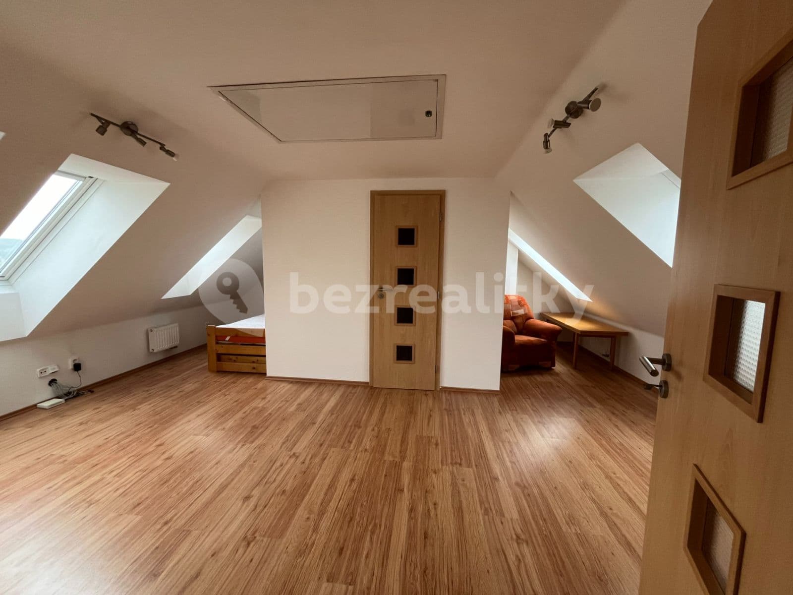 2 bedroom with open-plan kitchen flat to rent, 120 m², Bohatcova, Brno, Jihomoravský Region 2 bedroom with open-plan kitchen flat to rent, 120 m², Bohatcova, Brno, Jihomoravský Region