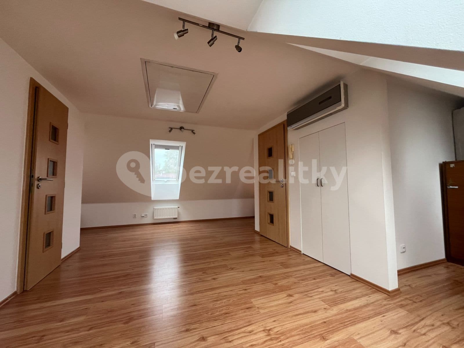 2 bedroom with open-plan kitchen flat to rent, 120 m², Bohatcova, Brno, Jihomoravský Region 2 bedroom with open-plan kitchen flat to rent, 120 m², Bohatcova, Brno, Jihomoravský Region