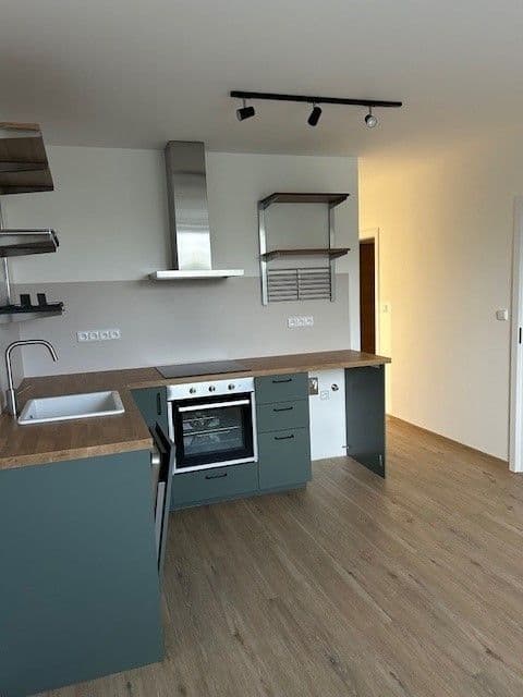 1 bedroom with open-plan kitchen flat to rent, 45 m², třída Edvarda Beneše, Hradec Králové, Královéhradecký Region 1 bedroom with open-plan kitchen flat to rent, 45 m², třída Edvarda Beneše, Hradec Králové, Královéhradecký Region
