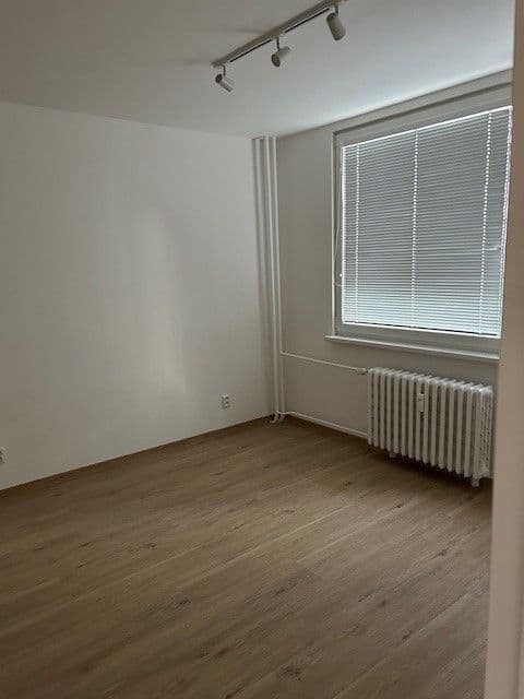 1 bedroom with open-plan kitchen flat to rent, 45 m², třída Edvarda Beneše, Hradec Králové, Královéhradecký Region 1 bedroom with open-plan kitchen flat to rent, 45 m², třída Edvarda Beneše, Hradec Králové, Královéhradecký Region