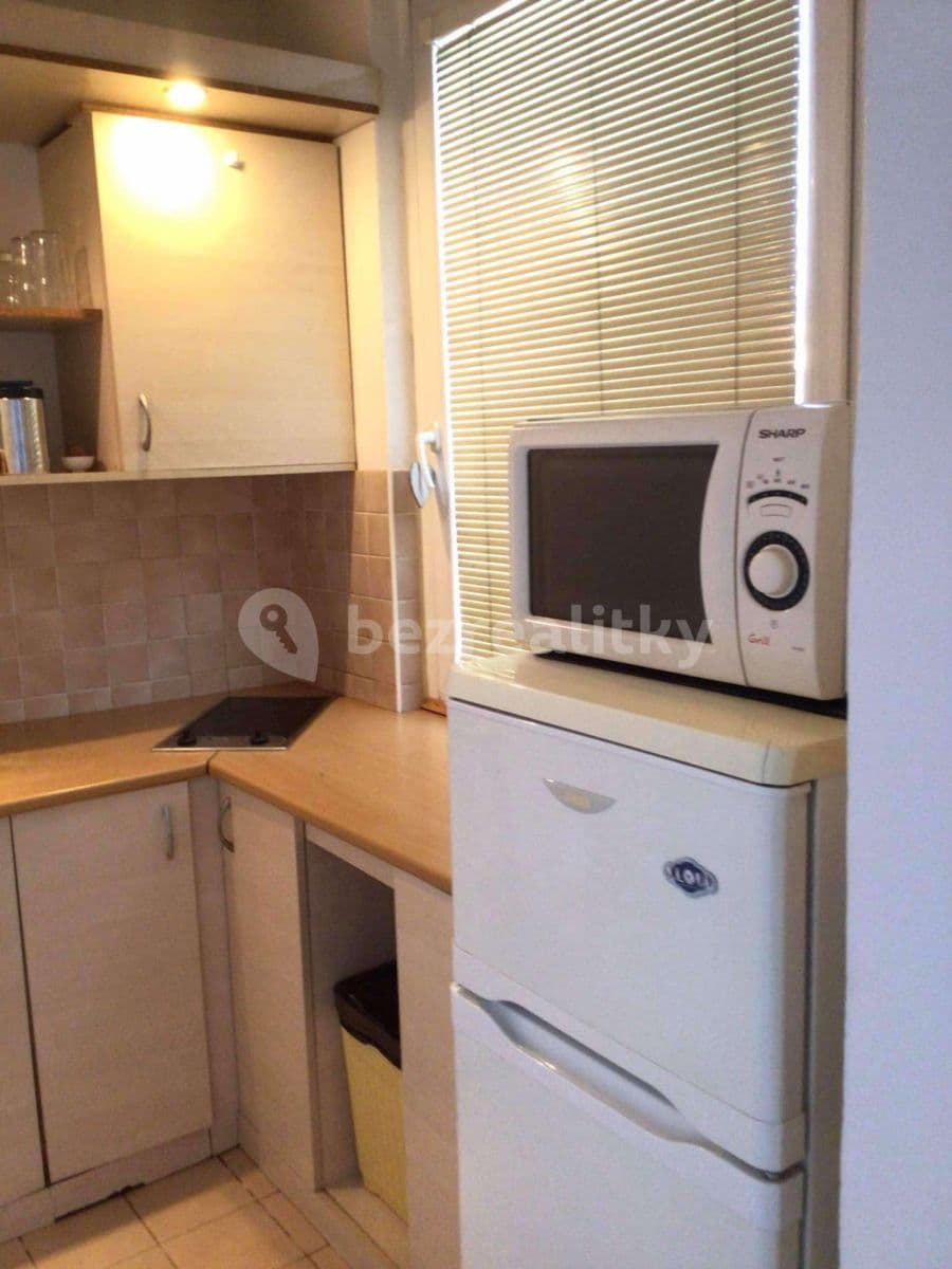 Studio flat to rent, 32 m², Benkova, Prague, Prague Studio flat to rent, 32 m², Benkova, Prague, Prague