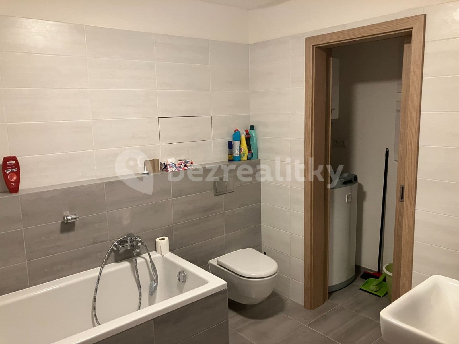 1 bedroom with open-plan kitchen flat to rent, 56 m², Naskové, Prague, Prague 1 bedroom with open-plan kitchen flat to rent, 56 m², Naskové, Prague, Prague