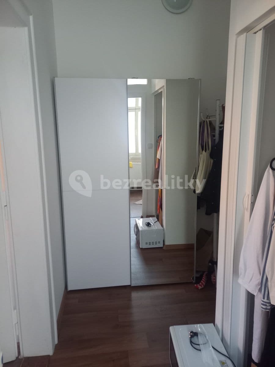 Small studio flat to rent, 32 m², Na Míčánkách, Prague, Prague Small studio flat to rent, 32 m², Na Míčánkách, Prague, Prague