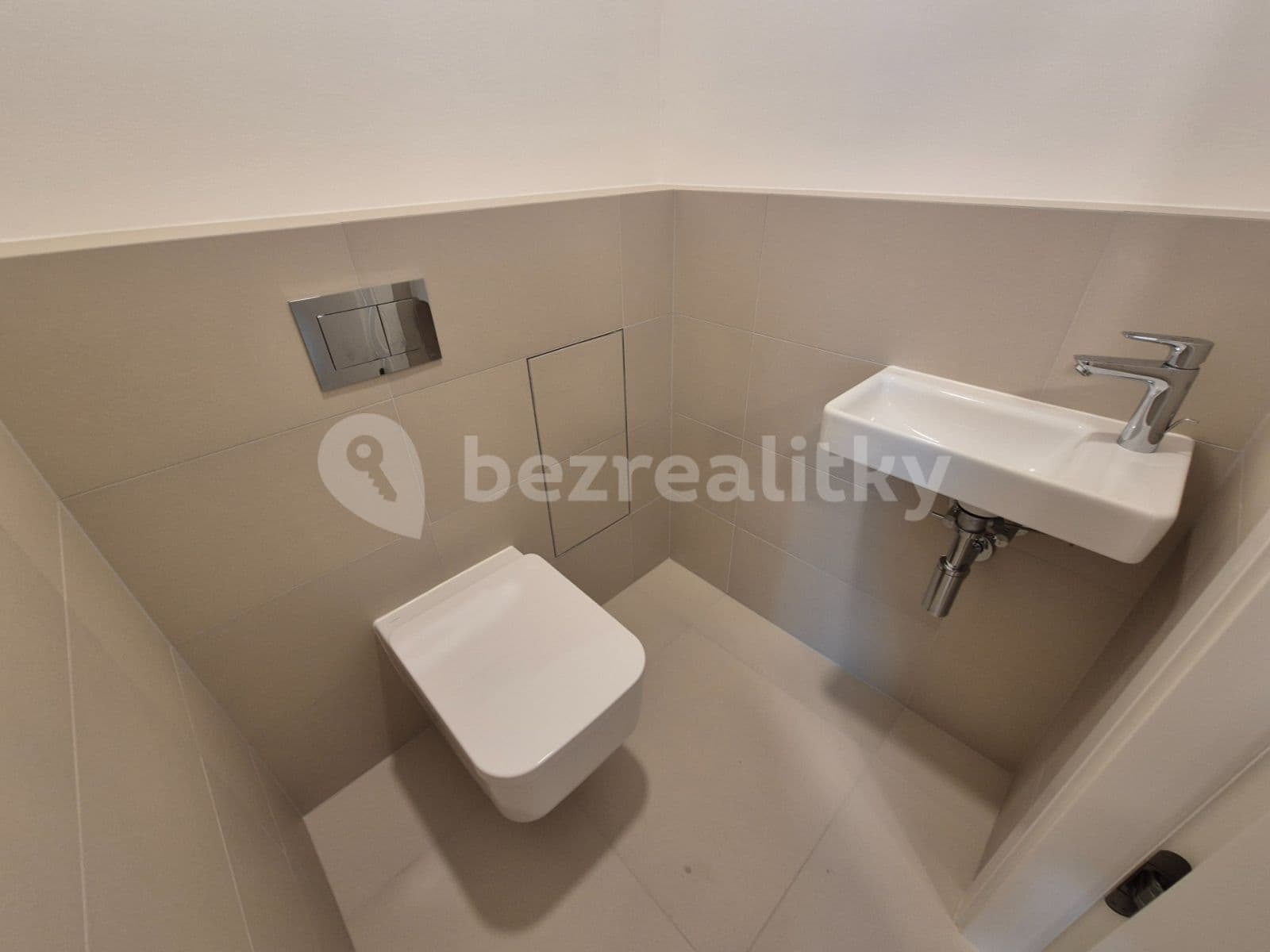 1 bedroom with open-plan kitchen flat to rent, 53 m², Armády, Prague, Prague 1 bedroom with open-plan kitchen flat to rent, 53 m², Armády, Prague, Prague