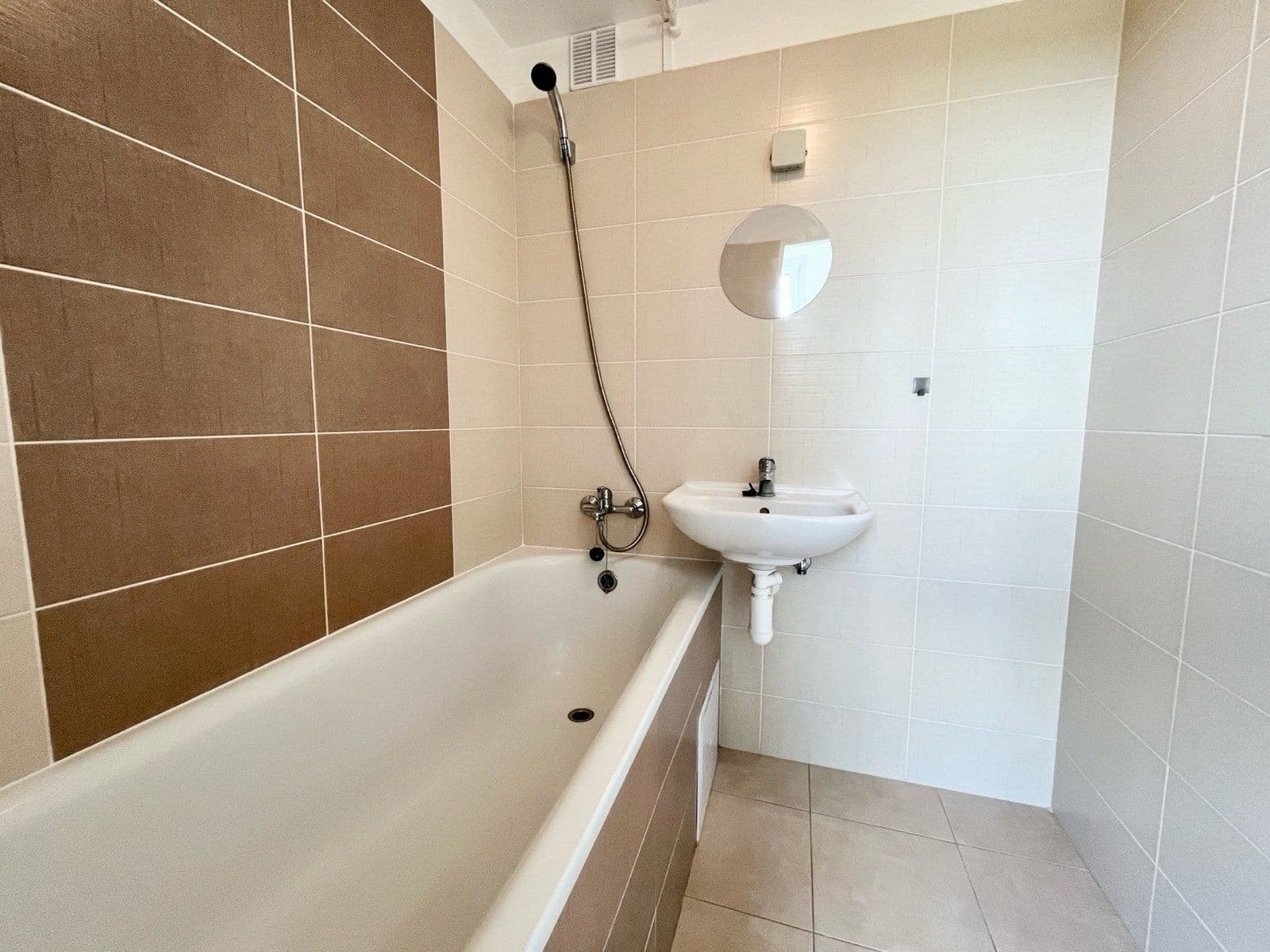 3 bedroom flat to rent, 74 m², I. P. Pavlova, Frýdek-Místek, Moravskoslezský Region 3 bedroom flat to rent, 74 m², I. P. Pavlova, Frýdek-Místek, Moravskoslezský Region