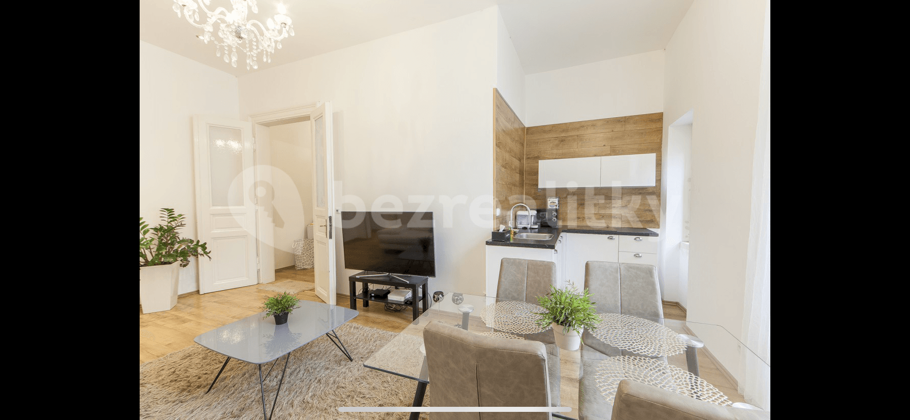 2 bedroom with open-plan kitchen flat to rent, 81 m², Pobřežní, Prague, Prague 2 bedroom with open-plan kitchen flat to rent, 81 m², Pobřežní, Prague, Prague