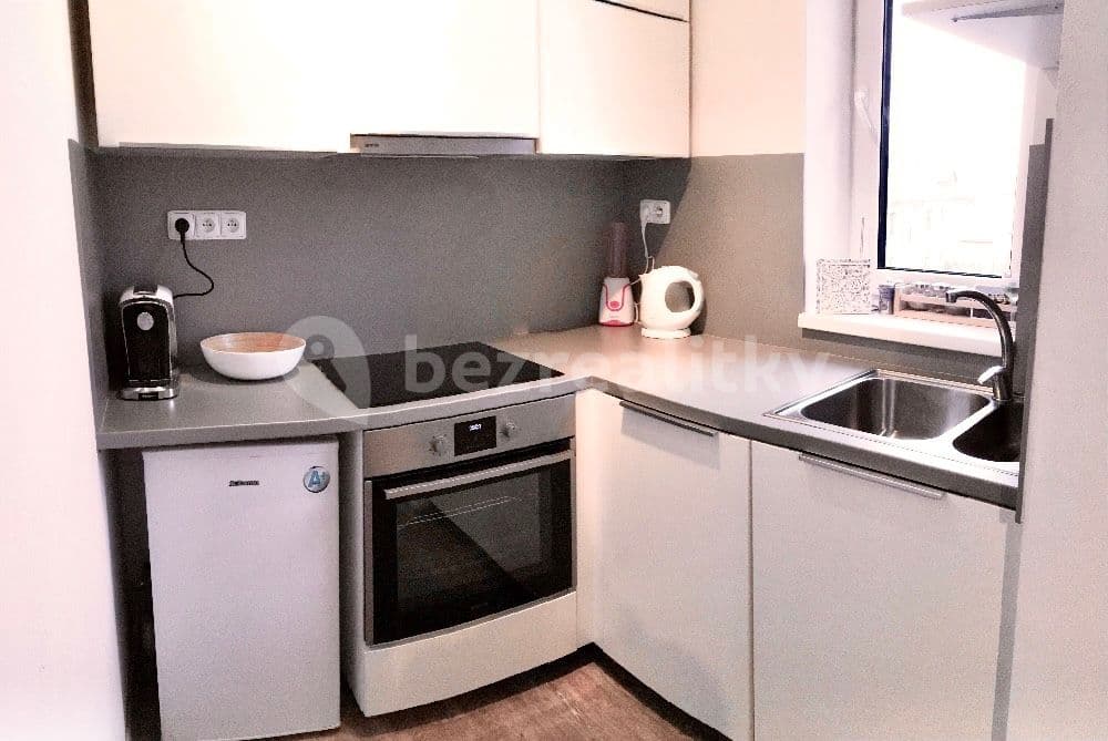 Studio flat to rent, 28 m², Kašparova, Pardubice, Pardubický Region Studio flat to rent, 28 m², Kašparova, Pardubice, Pardubický Region