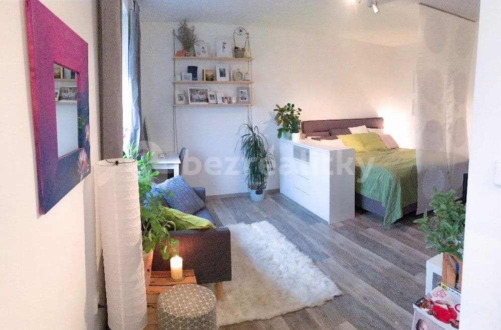 Studio flat to rent, 28 m², Kašparova, Pardubice, Pardubický Region Studio flat to rent, 28 m², Kašparova, Pardubice, Pardubický Region