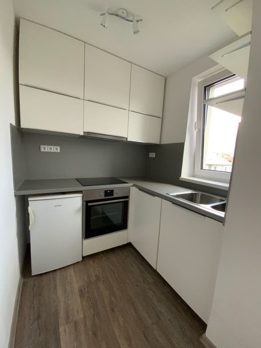Studio flat to rent, 28 m², Kašparova, Pardubice, Pardubický Region Studio flat to rent, 28 m², Kašparova, Pardubice, Pardubický Region