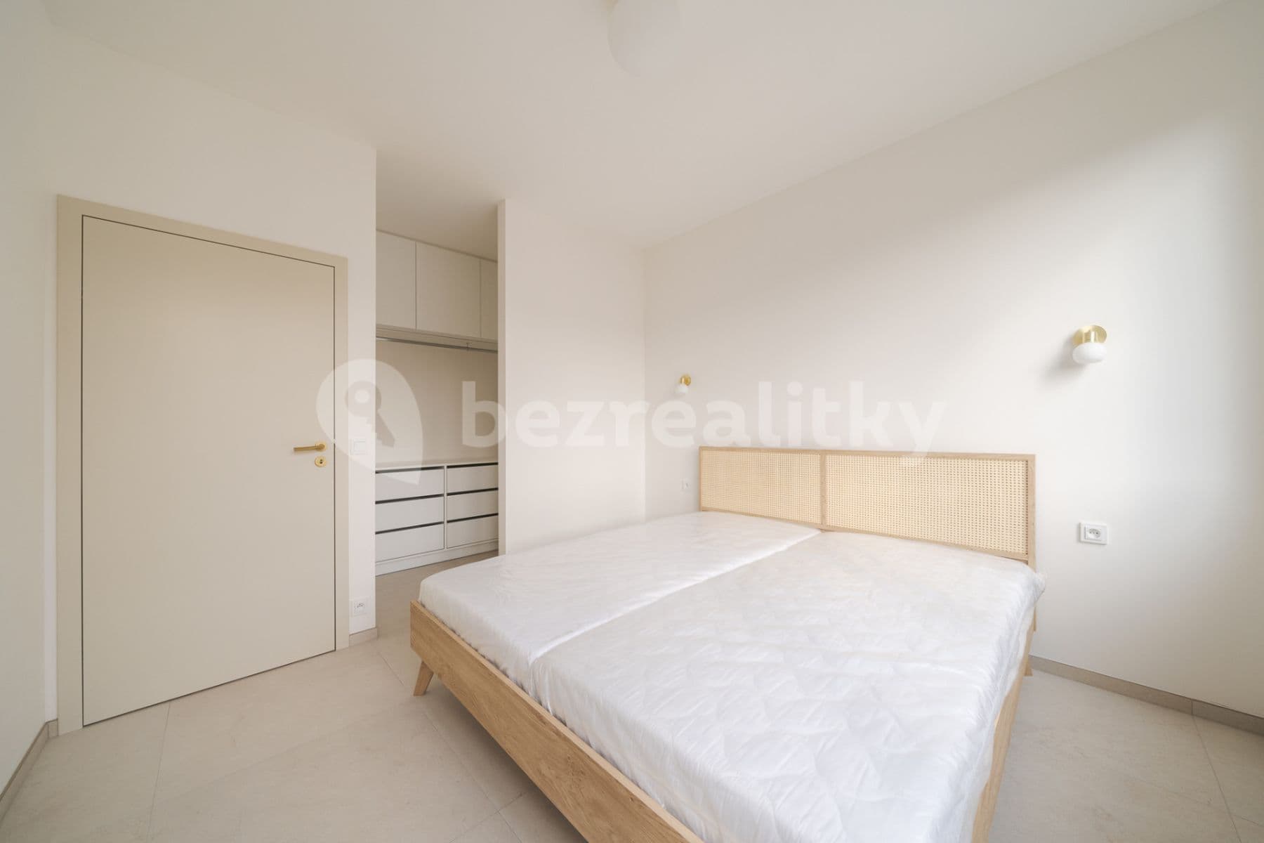 2 bedroom with open-plan kitchen flat to rent, 72 m², Kolínská, Prague, Prague 2 bedroom with open-plan kitchen flat to rent, 72 m², Kolínská, Prague, Prague