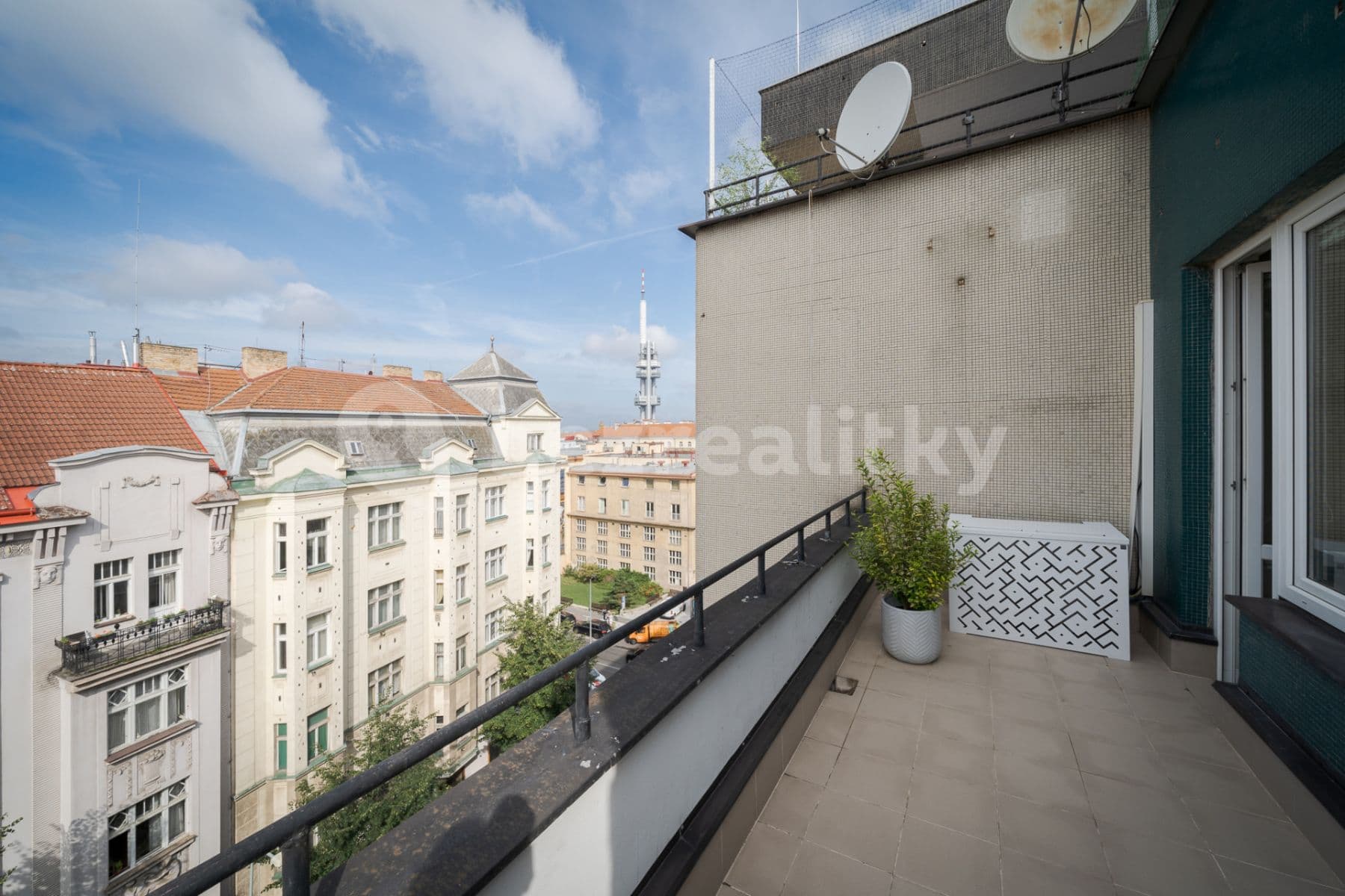 2 bedroom with open-plan kitchen flat to rent, 72 m², Kolínská, Prague, Prague 2 bedroom with open-plan kitchen flat to rent, 72 m², Kolínská, Prague, Prague