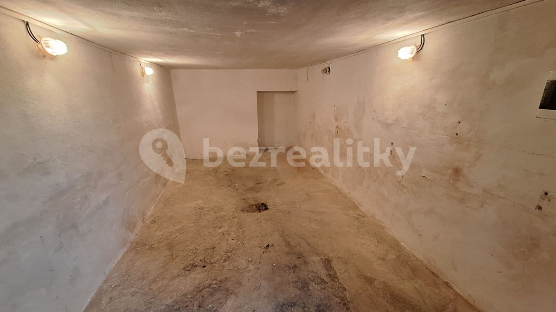 garage to rent, 16 m², Nad Malým mýtem, Prague, Prague garage to rent, 16 m², Nad Malým mýtem, Prague, Prague