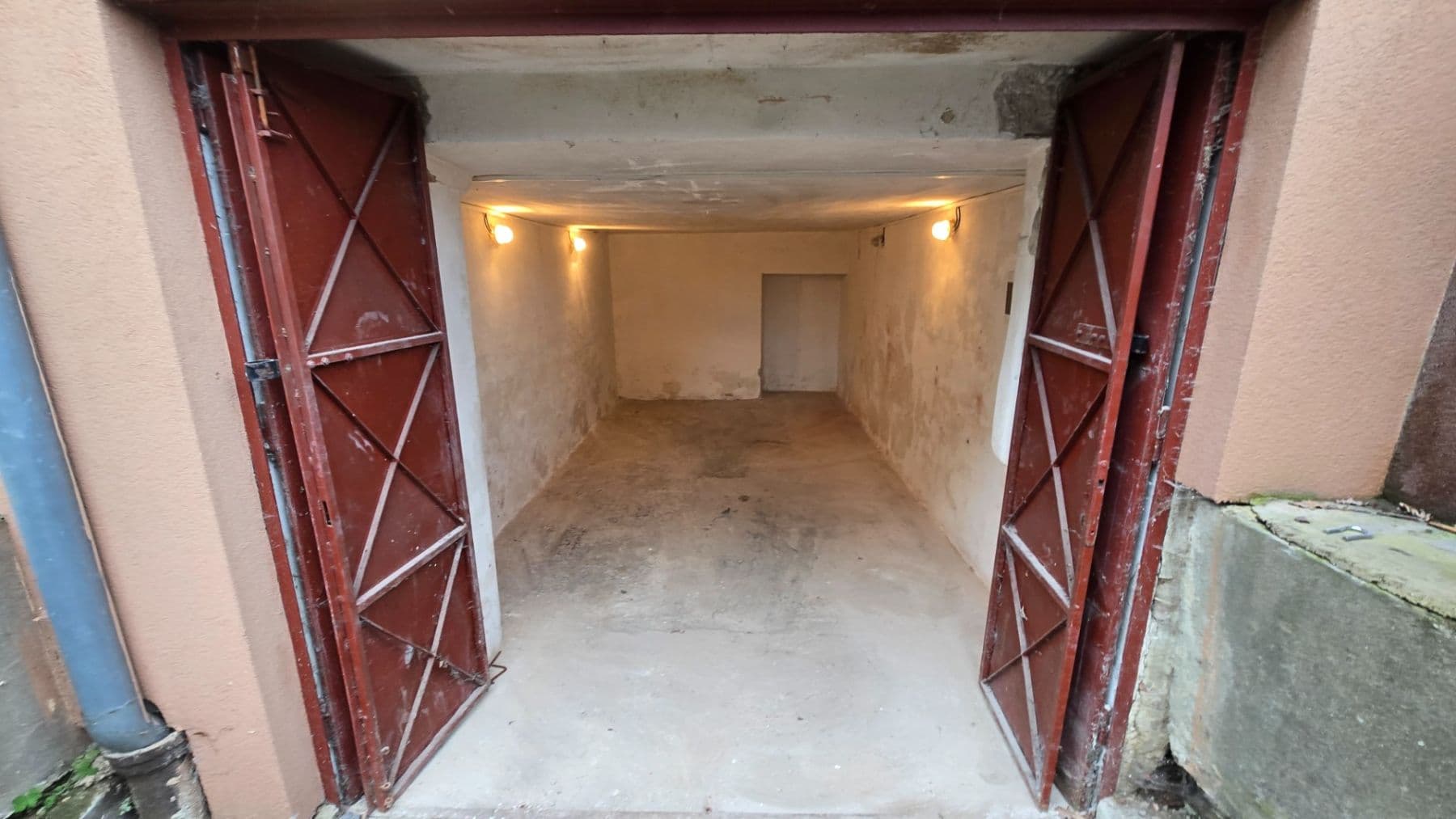 garage to rent, 32 m², Nad Malým mýtem, Prague, Prague garage to rent, 32 m², Nad Malým mýtem, Prague, Prague