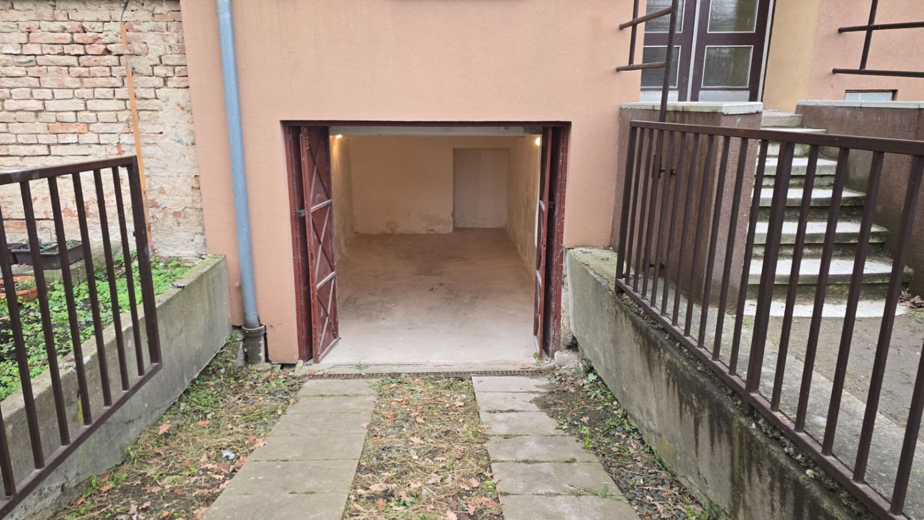 garage to rent, 32 m², Nad Malým mýtem, Prague, Prague garage to rent, 32 m², Nad Malým mýtem, Prague, Prague