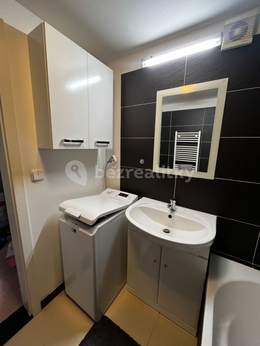2 bedroom with open-plan kitchen flat to rent, 80 m², Křenová, Brno, Jihomoravský Region 2 bedroom with open-plan kitchen flat to rent, 80 m², Křenová, Brno, Jihomoravský Region