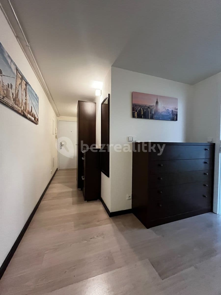 2 bedroom with open-plan kitchen flat to rent, 80 m², Křenová, Brno, Jihomoravský Region 2 bedroom with open-plan kitchen flat to rent, 80 m², Křenová, Brno, Jihomoravský Region