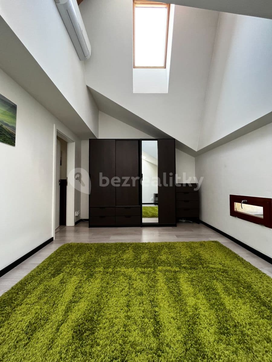 2 bedroom with open-plan kitchen flat to rent, 80 m², Křenová, Brno, Jihomoravský Region 2 bedroom with open-plan kitchen flat to rent, 80 m², Křenová, Brno, Jihomoravský Region