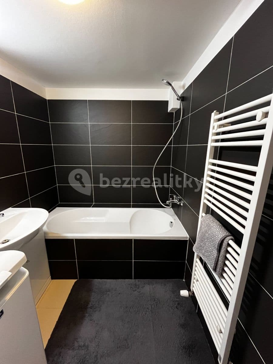 2 bedroom with open-plan kitchen flat to rent, 80 m², Křenová, Brno, Jihomoravský Region 2 bedroom with open-plan kitchen flat to rent, 80 m², Křenová, Brno, Jihomoravský Region
