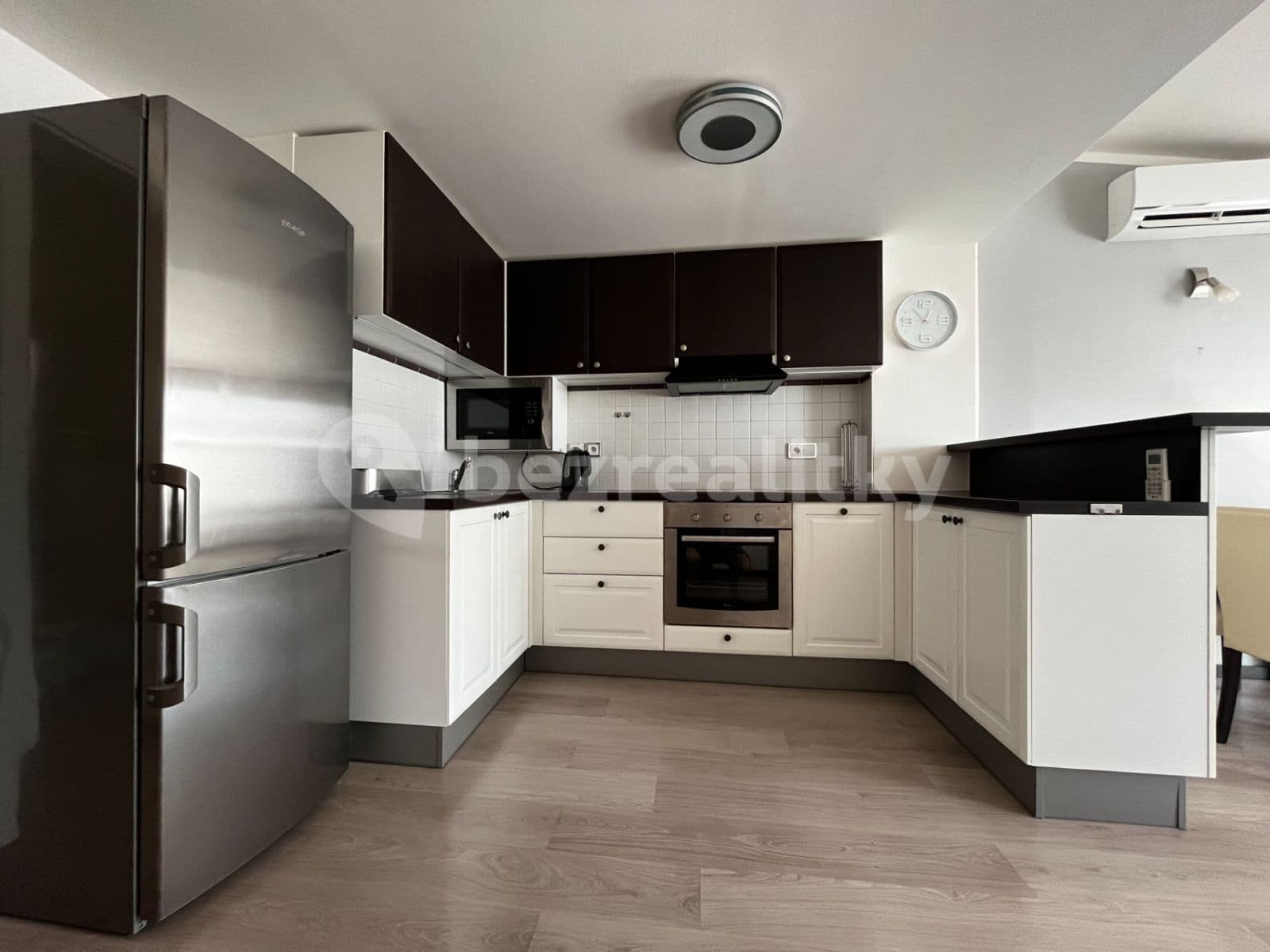 2 bedroom with open-plan kitchen flat to rent, 80 m², Křenová, Brno, Jihomoravský Region 2 bedroom with open-plan kitchen flat to rent, 80 m², Křenová, Brno, Jihomoravský Region