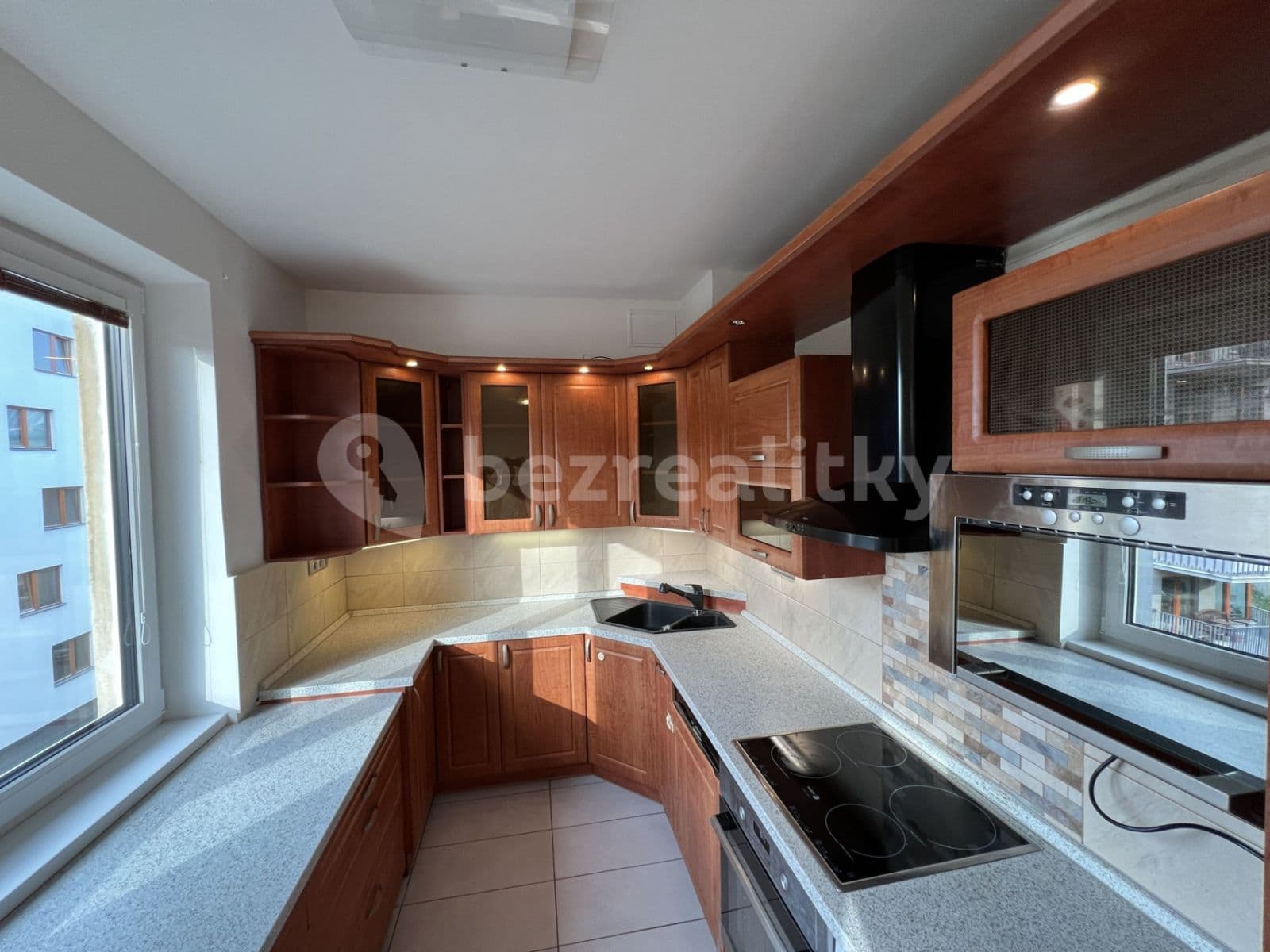 2 bedroom with open-plan kitchen flat to rent, 65 m², Michelangelova, Prague, Prague 2 bedroom with open-plan kitchen flat to rent, 65 m², Michelangelova, Prague, Prague