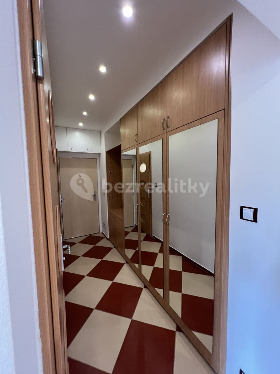 2 bedroom with open-plan kitchen flat to rent, 65 m², Michelangelova, Prague, Prague 2 bedroom with open-plan kitchen flat to rent, 65 m², Michelangelova, Prague, Prague