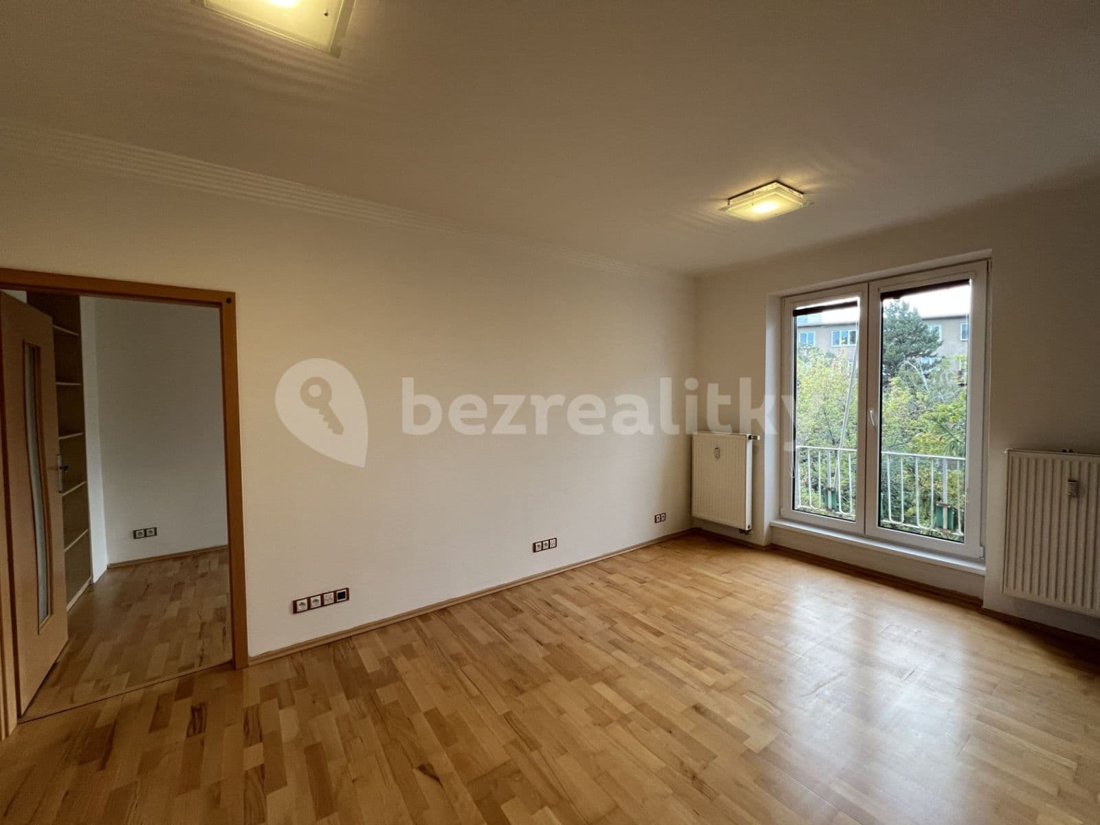 2 bedroom with open-plan kitchen flat to rent, 65 m², Michelangelova, Prague, Prague 2 bedroom with open-plan kitchen flat to rent, 65 m², Michelangelova, Prague, Prague