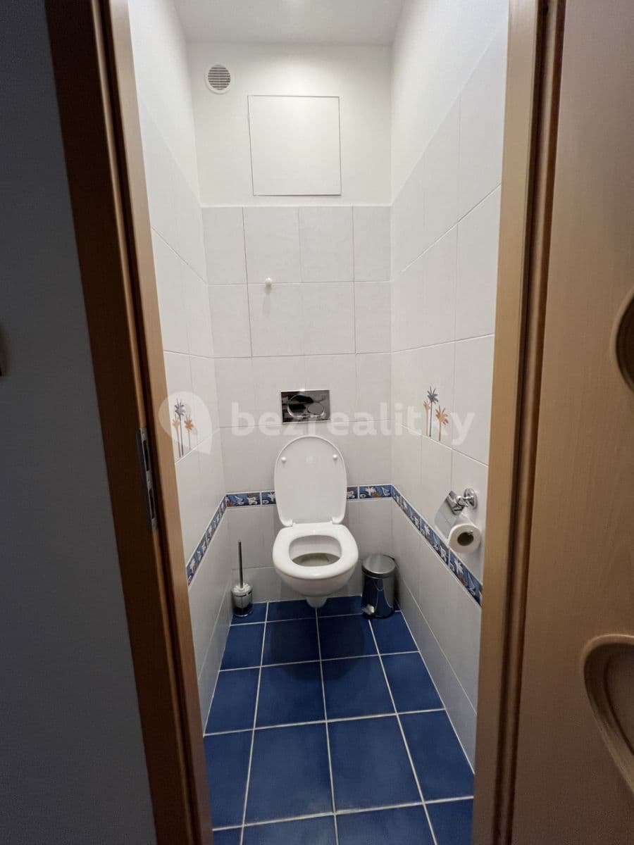 2 bedroom with open-plan kitchen flat to rent, 65 m², Michelangelova, Prague, Prague 2 bedroom with open-plan kitchen flat to rent, 65 m², Michelangelova, Prague, Prague